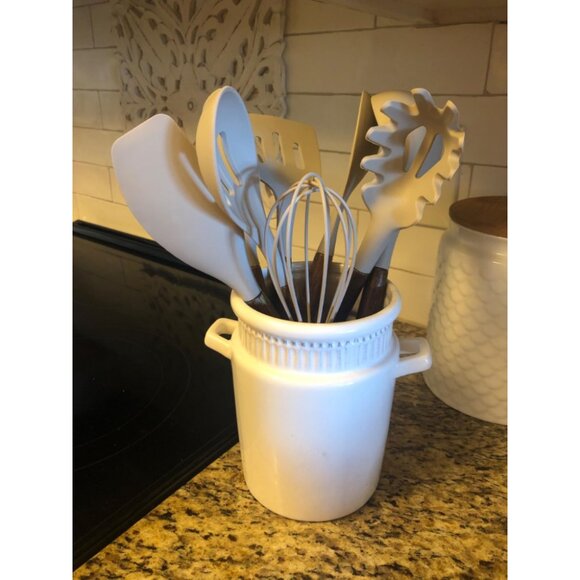 8-Piece Kitchen Set with Natural Acacia Wooden Handles Khaki Grade Silicone - Picture 3 of 13